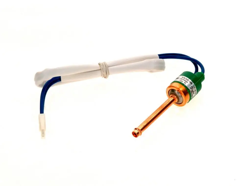 Bosch Druckwächter mit einem kupferfarbenen Sensor und elektrischen Anschlussdrähten. Der Sensor hat eine zylindrische Form und ist für den Einsatz in Drucksystemen konzipiert.